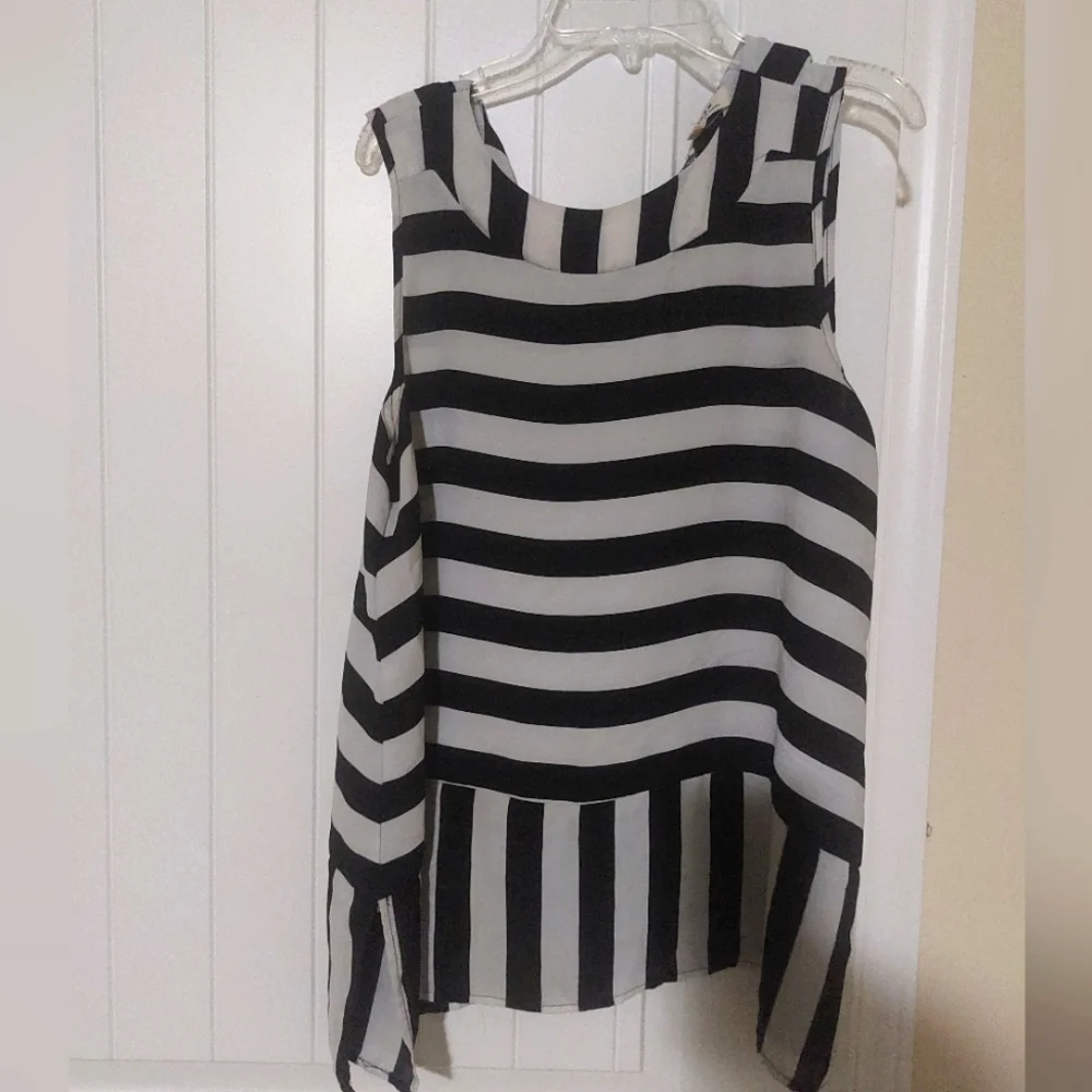 Tank top - Picture 1 of 2